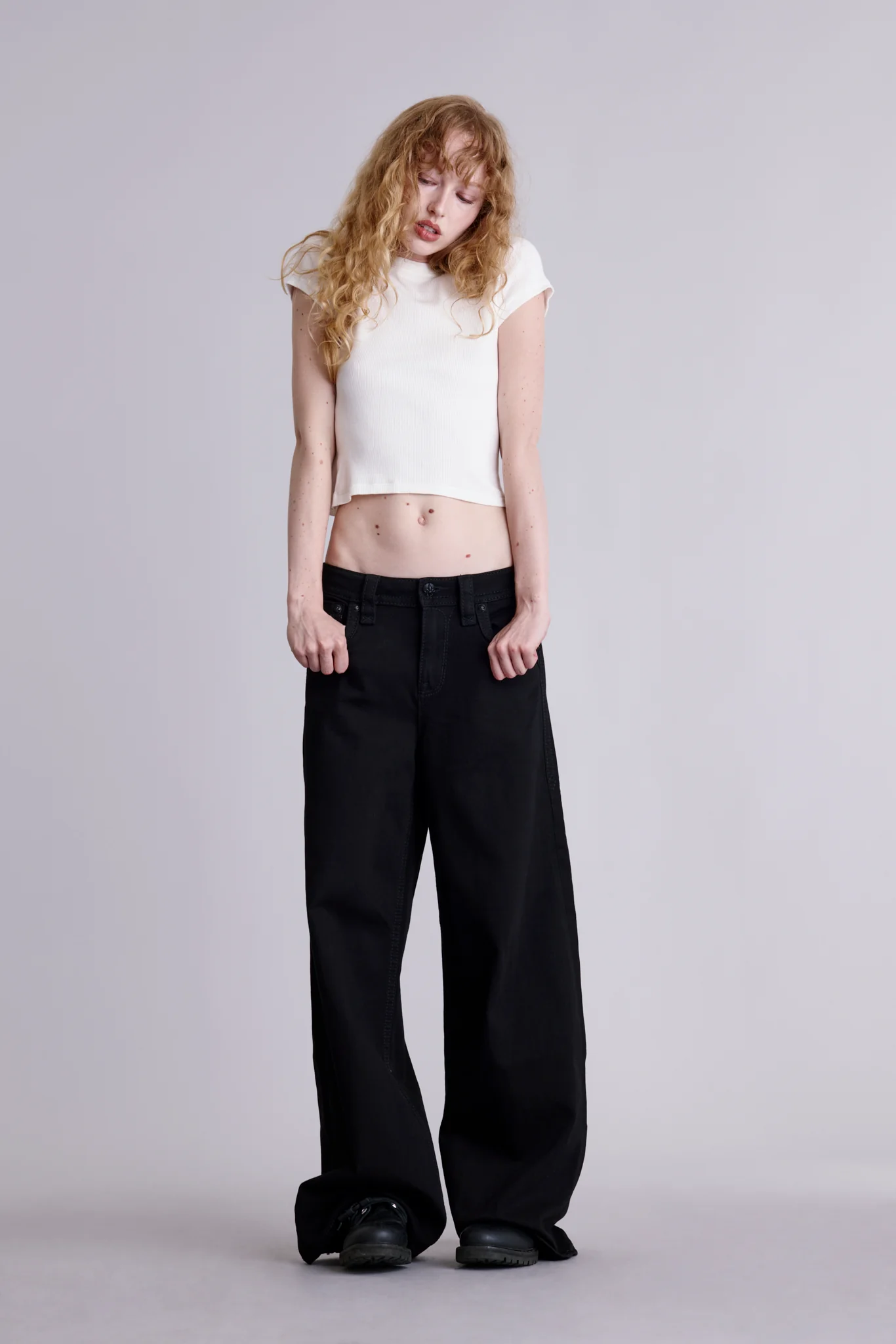 Alivia Oversized Wide-Leg Jeans in Black - Image 4