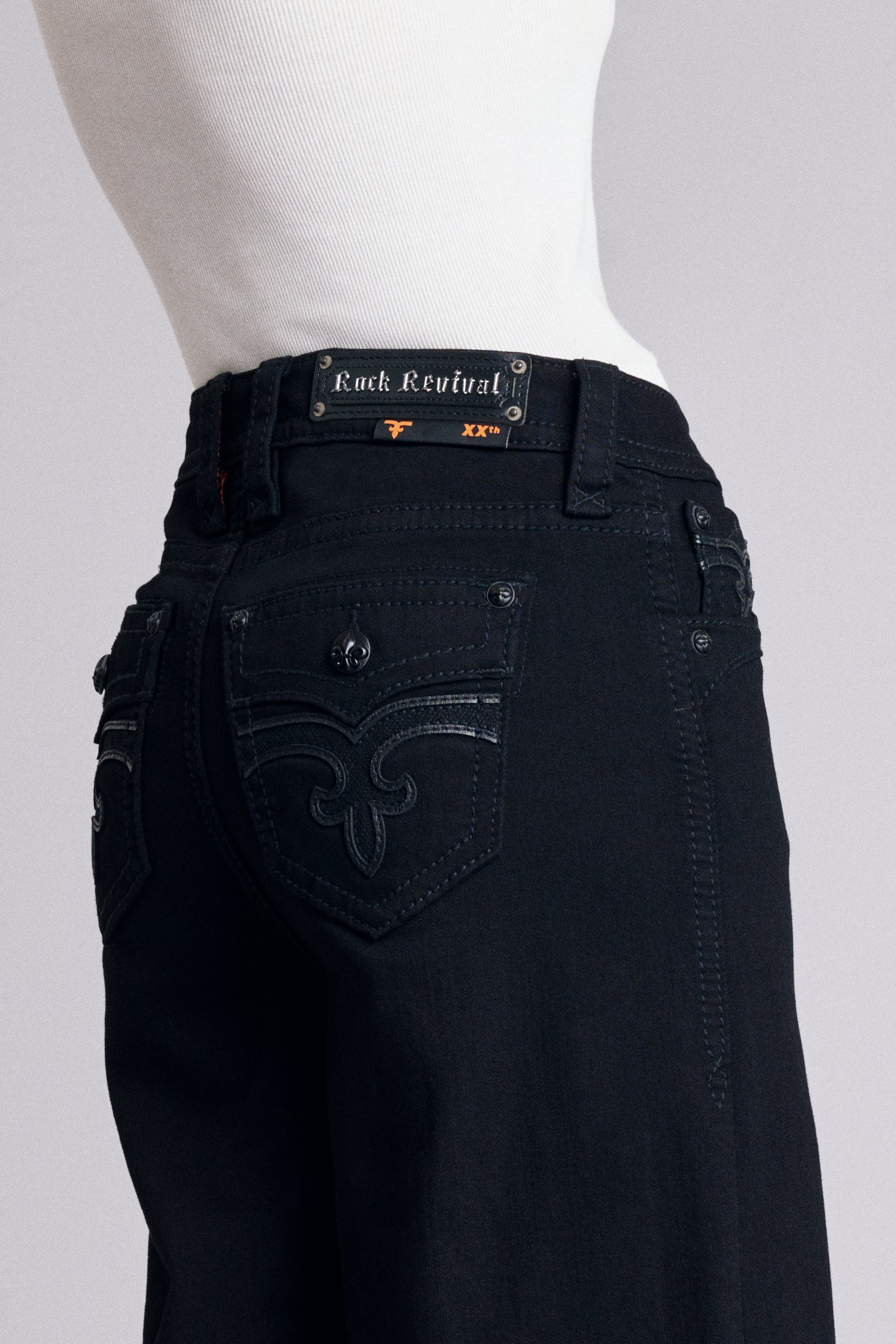 Alivia Oversized Wide-Leg Jeans in Black - Image 5