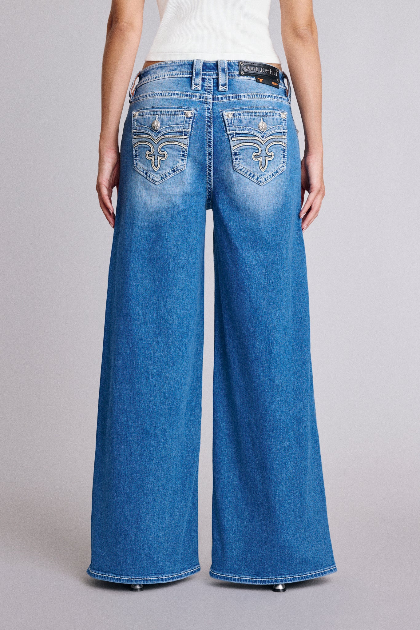 Alivia Oversized Wide-Leg Jeans Medium Blue - Image 9