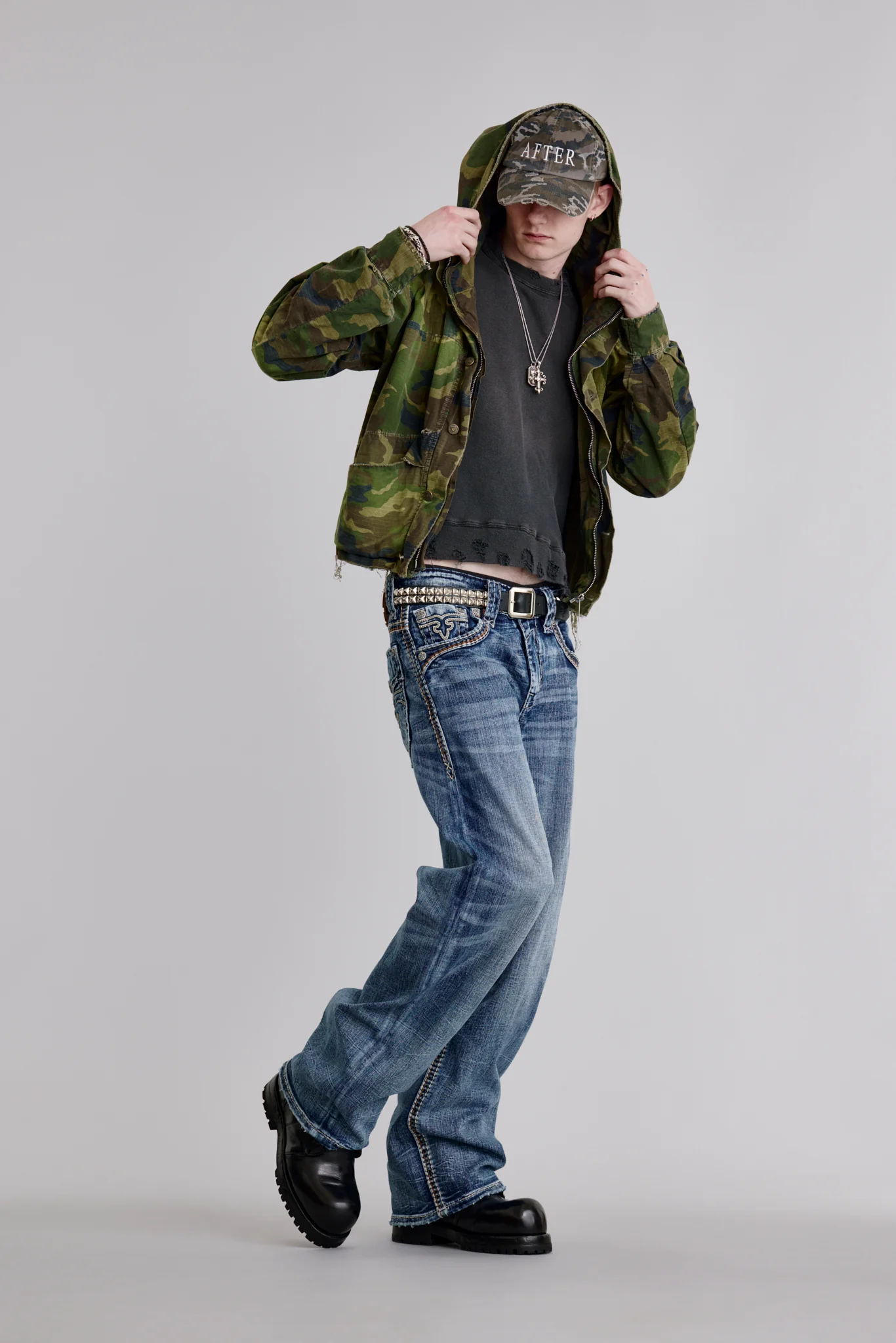 Arther Baggy 2 Jeans in Medium Blue - Image 4