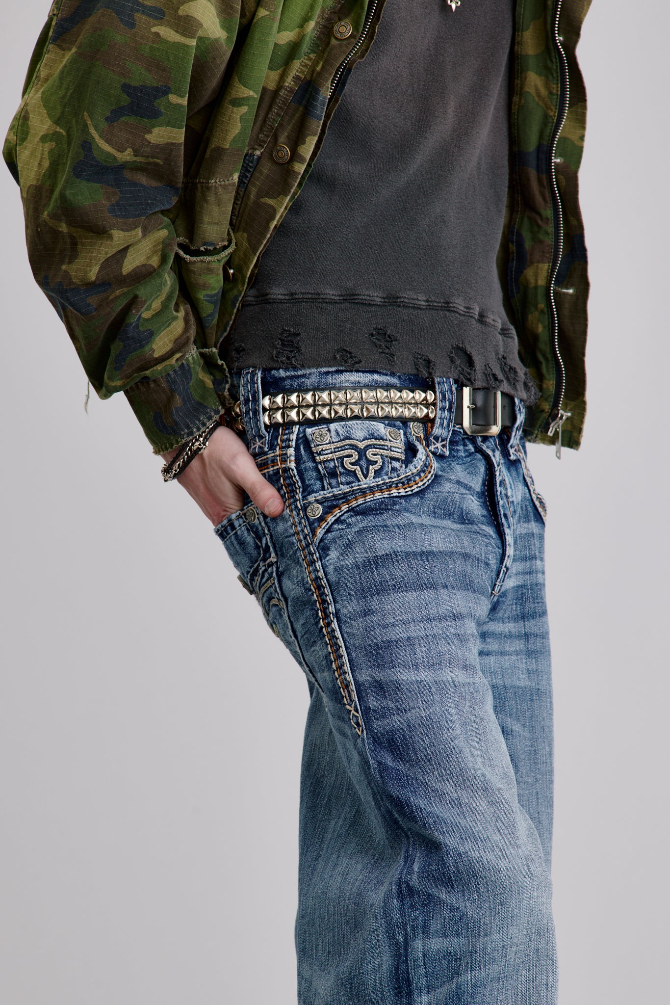 Arther Baggy 2 Jeans in Medium Blue - Image 5
