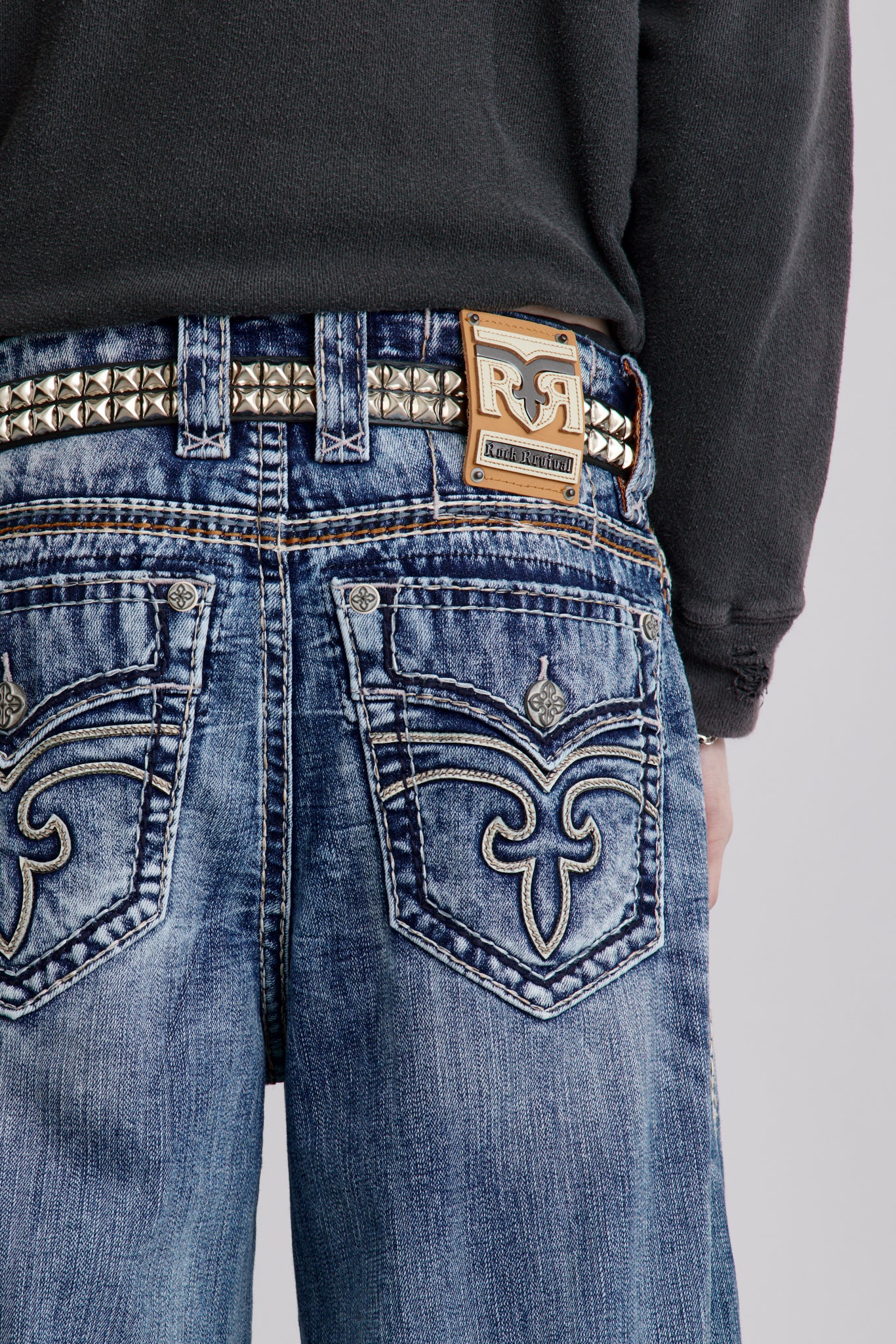 Arther Baggy 2 Jeans in Medium Blue - Image 6