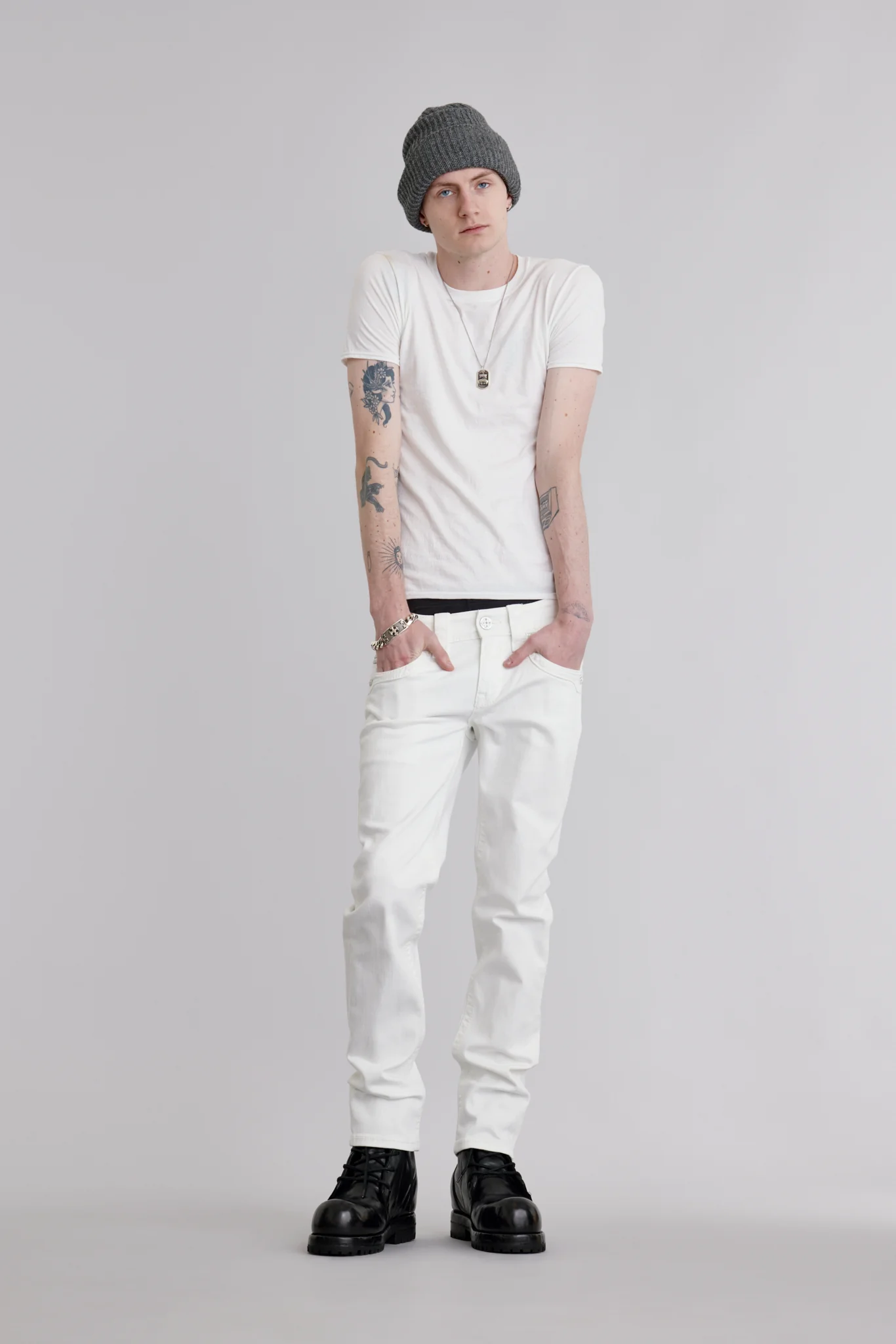 Arther Straight Jeans in White - Image 10