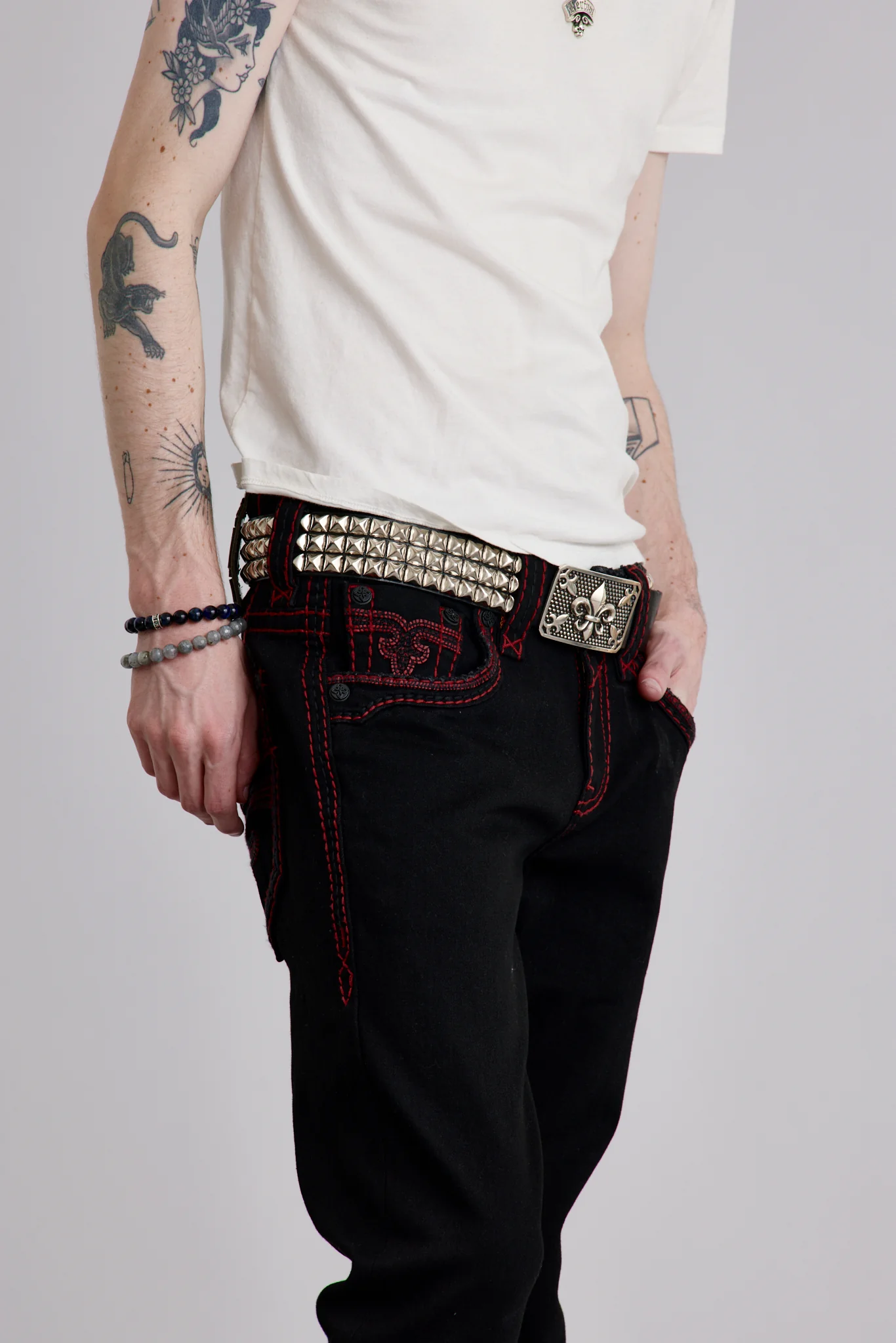 Arther Straight in Black on Red - Image 4