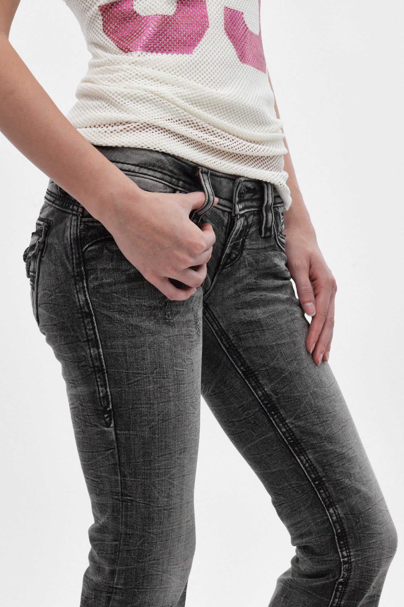Gwen Super Low-Rise Bootcut Jeans in Black Dusk Fade - Image 5