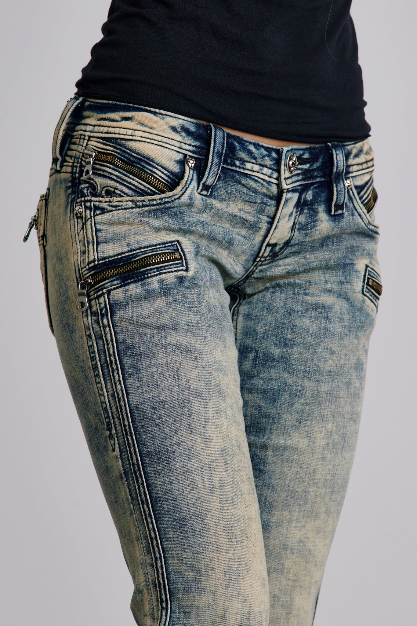 Kamil Super Low-Rise Moto Bootcut Jeans in Phantom - Image 4
