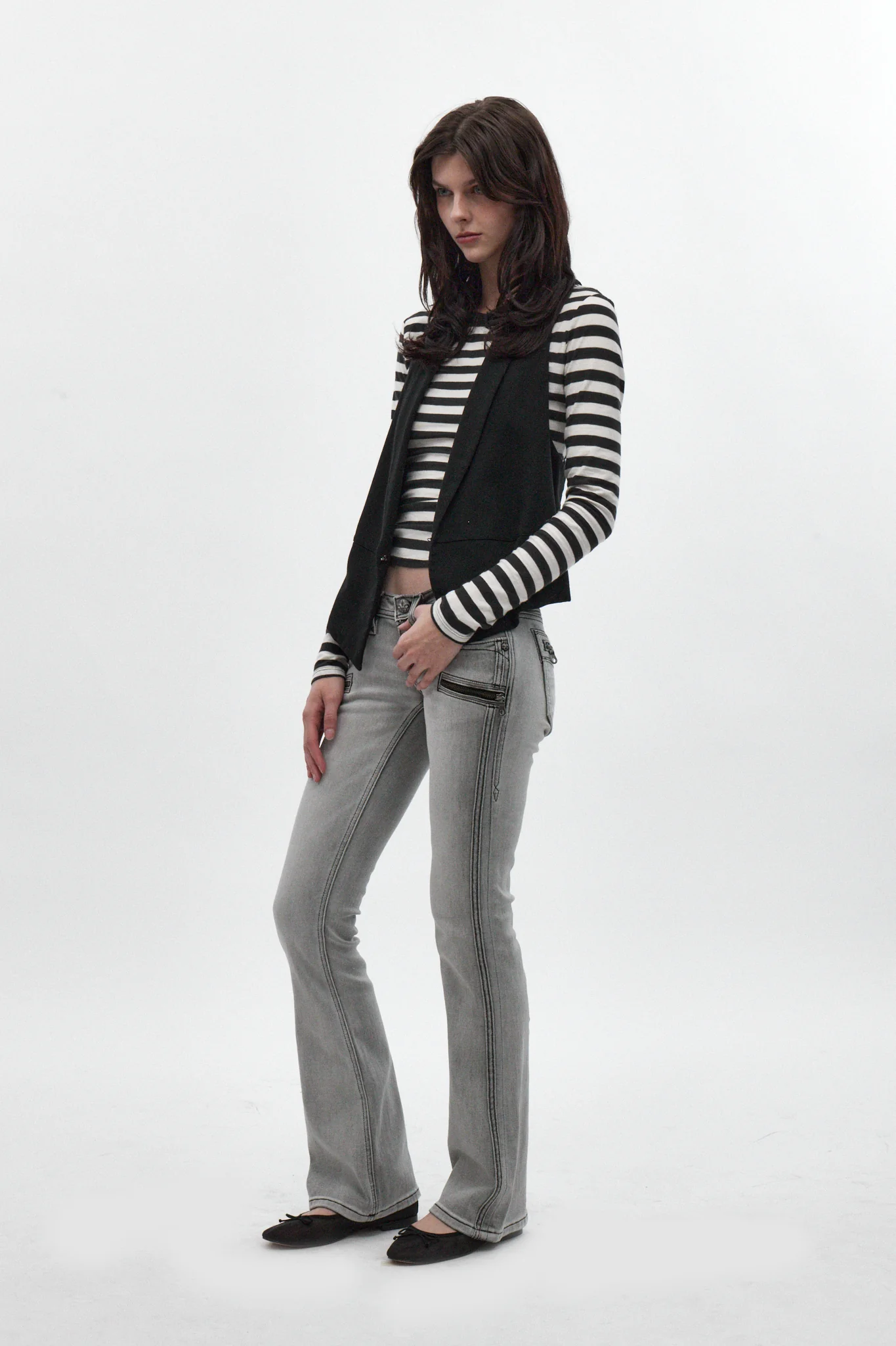 Kamil Super Low-Rise Bootcut Jeans in Light Gray - Image 2