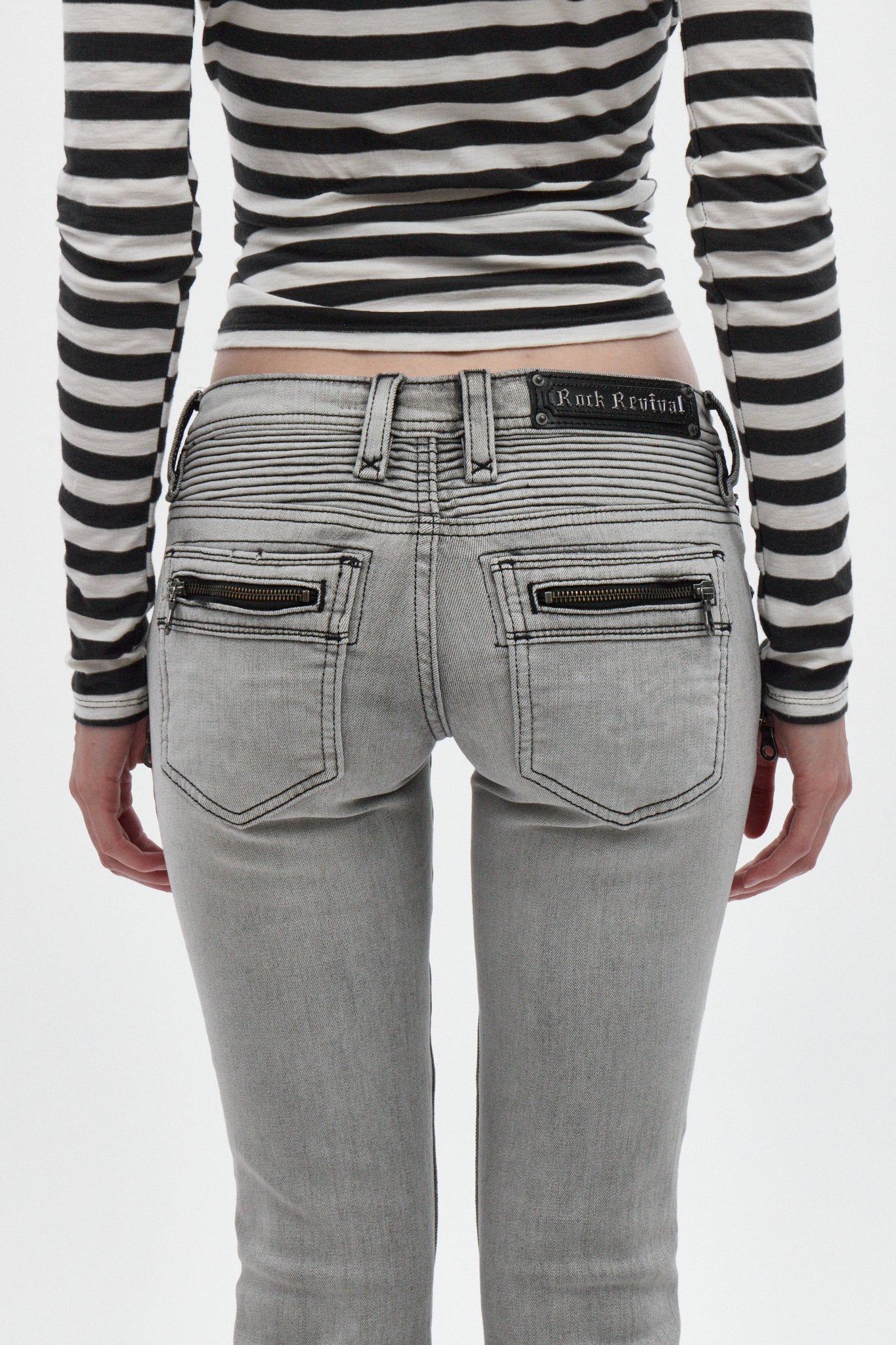 Kamil Super Low-Rise Bootcut Jeans in Light Gray - Image 4