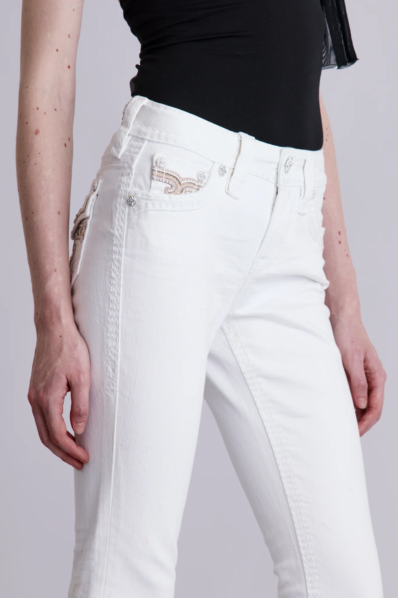 Raanan Skinny Jeans in White - Image 4
