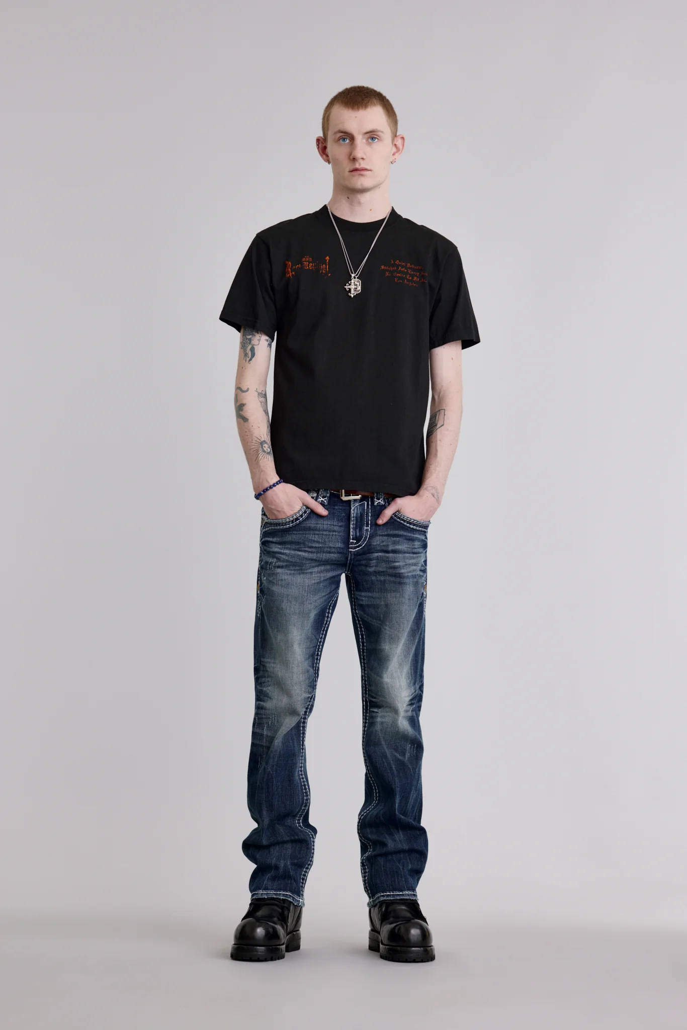LA Cross Tee in Black - Image 4