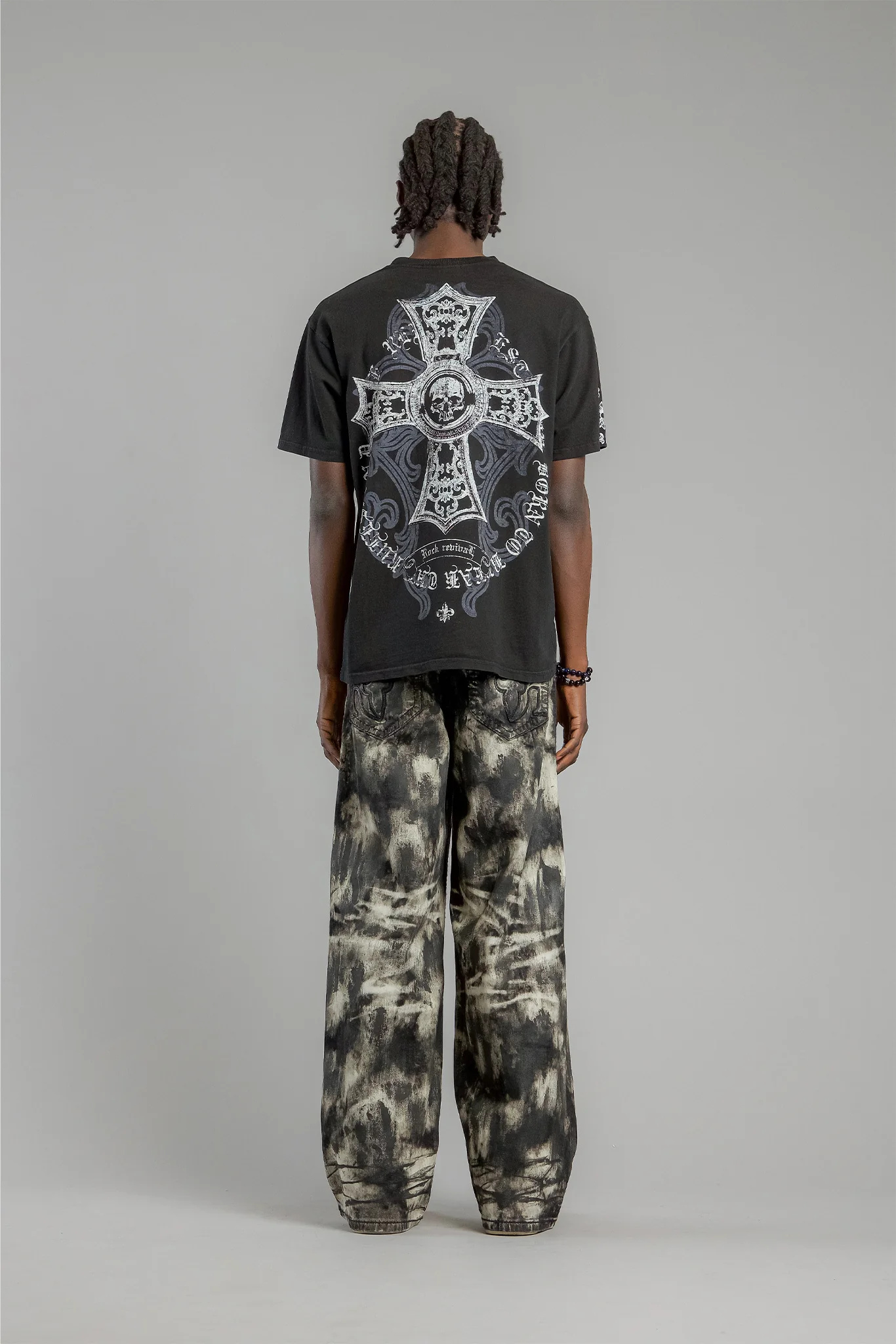 Cross Forme Tee in Dust Black - Image 4