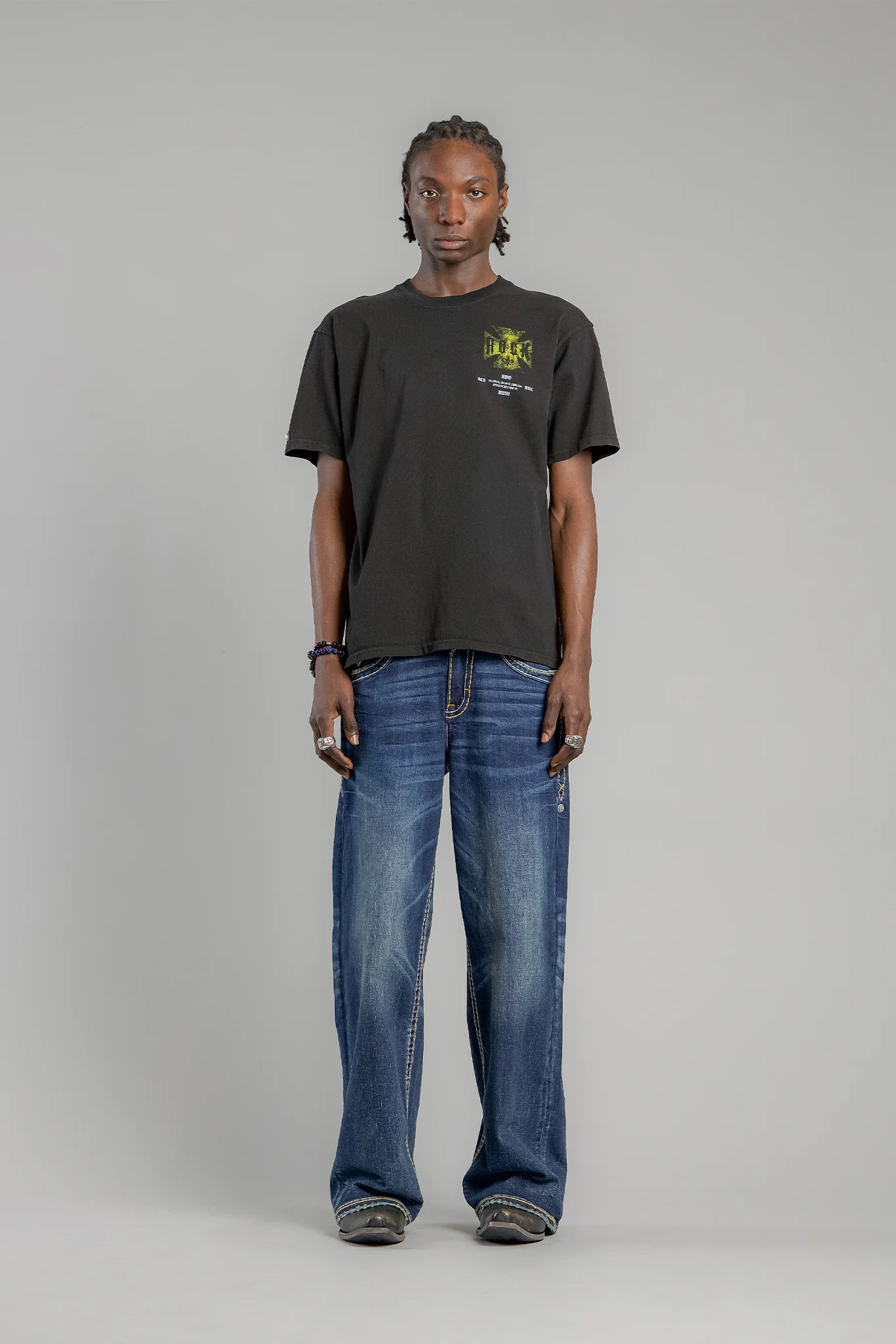 Cross Forme Tee in Black - Image 3