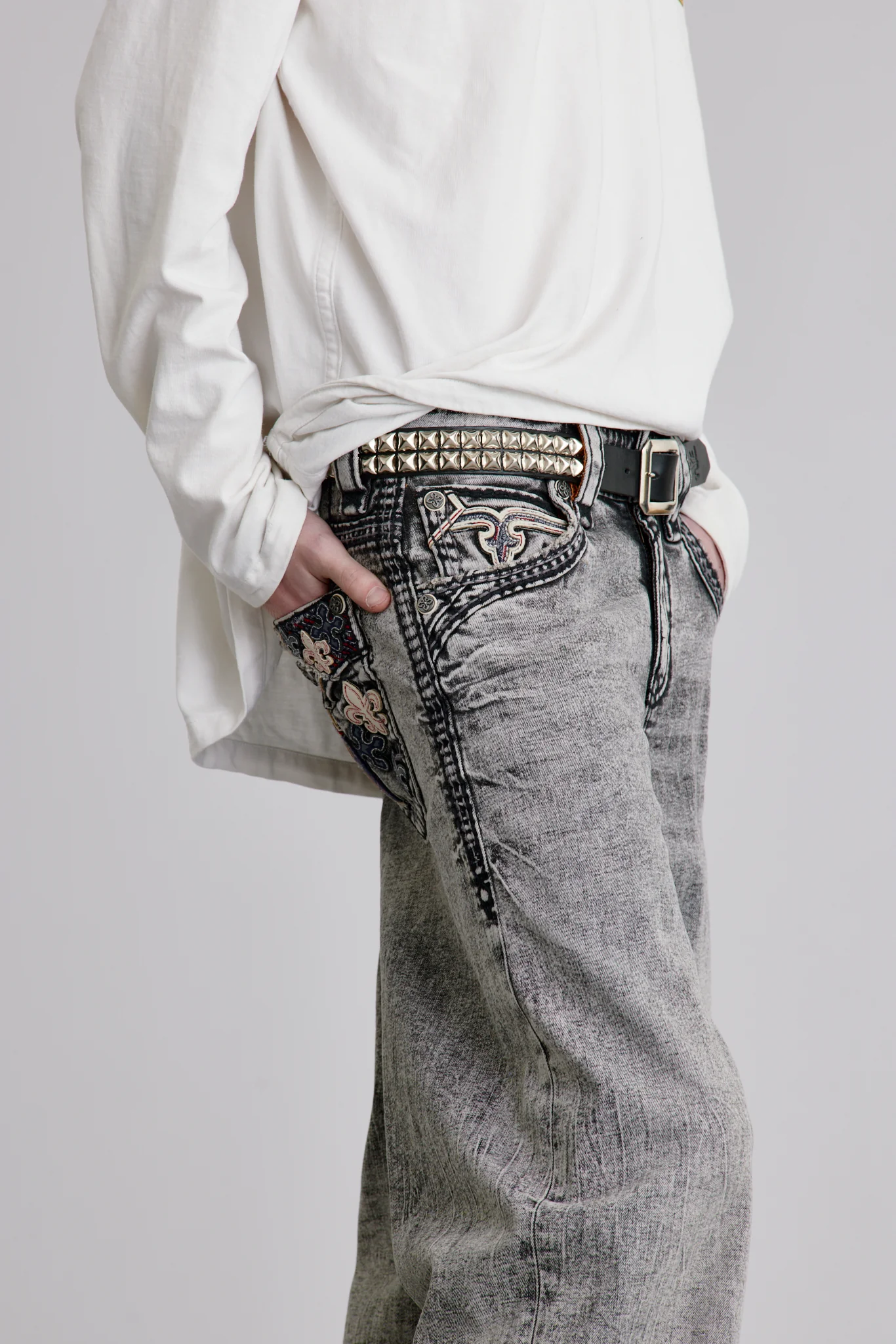 Thorne Baggy 3 Jeans in Gray - Image 4