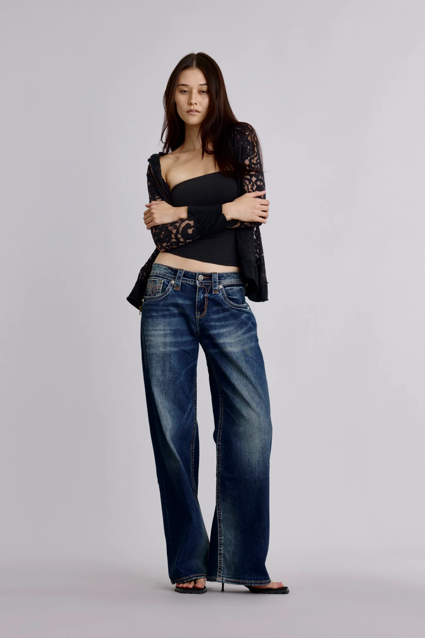 Titania Low-Rise Wide-Leg Jeans in Dark Wash - Image 3