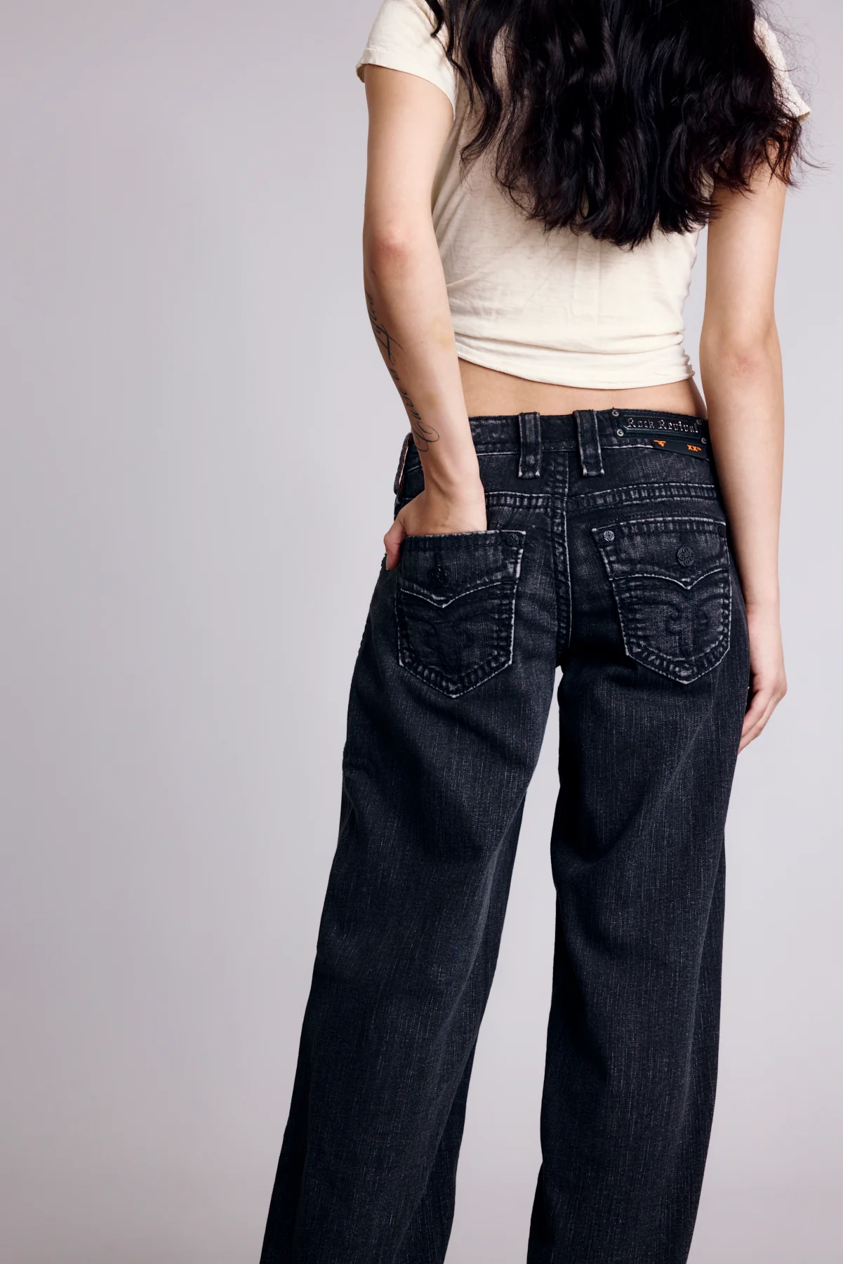 Titania Low-Rise Wide-Leg Jeans in Black - Image 4