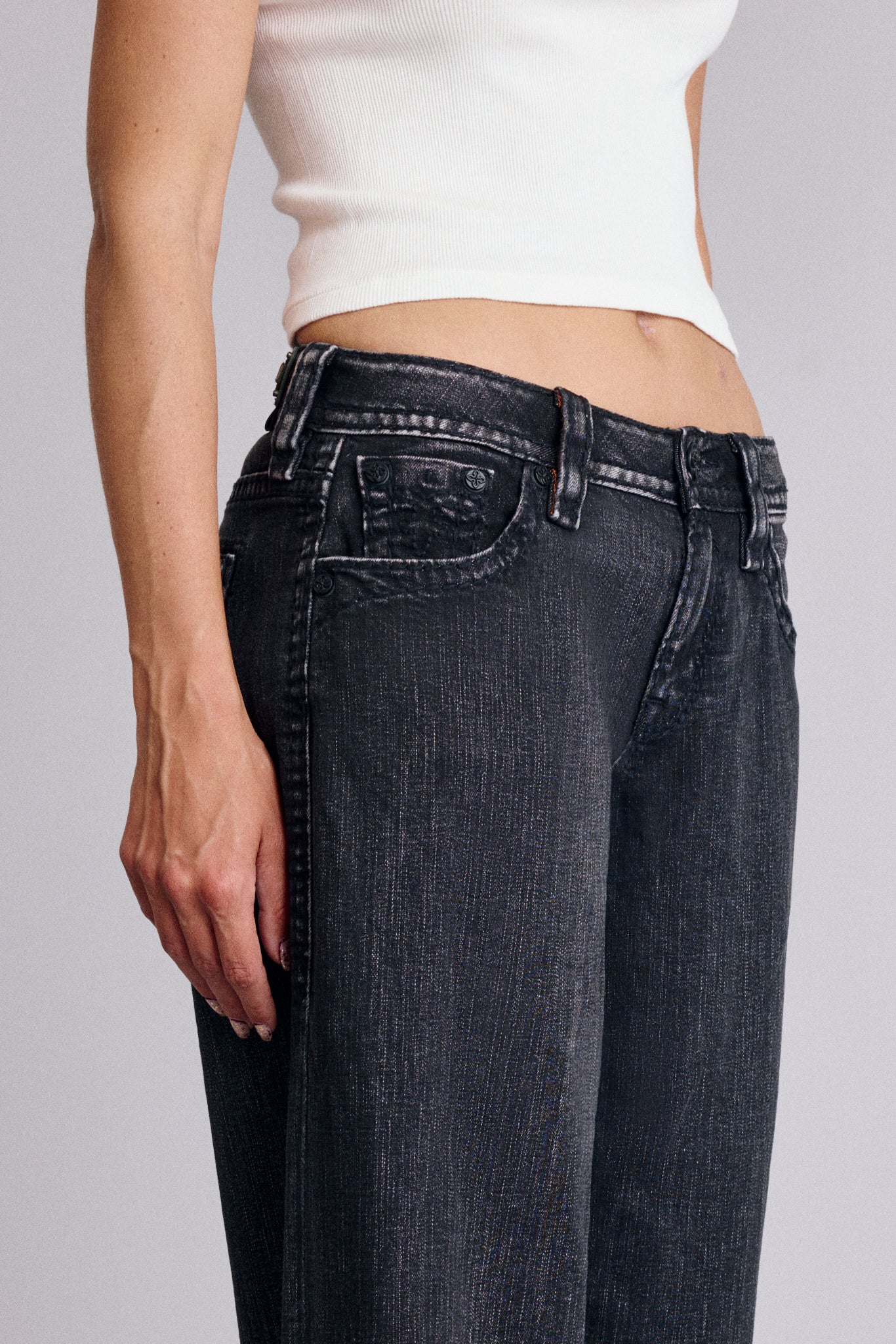 Titania Low-Rise Wide-Leg Jeans in Black - Image 6