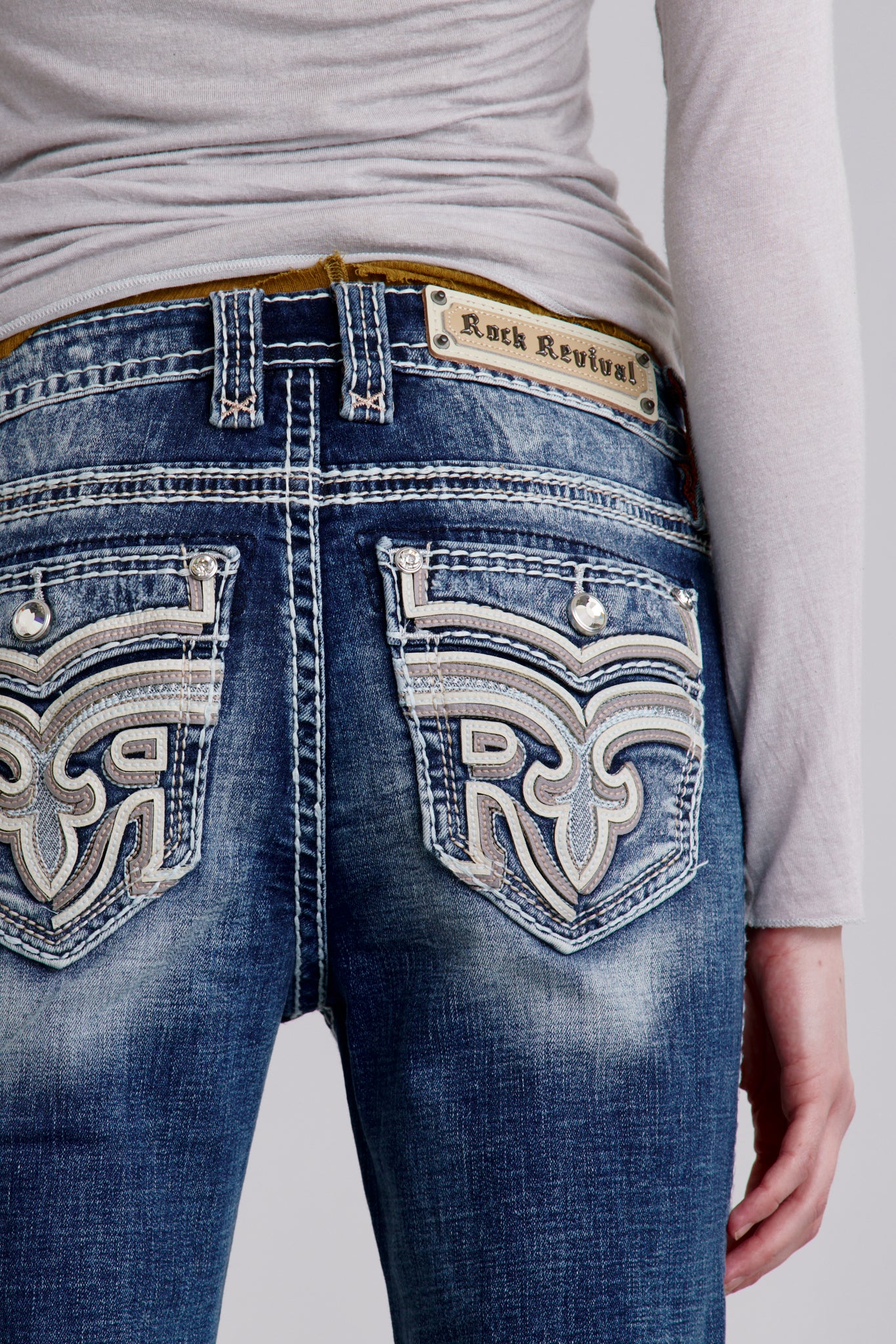 Yucca Bootcut Jeans in Medium Blue - Image 4