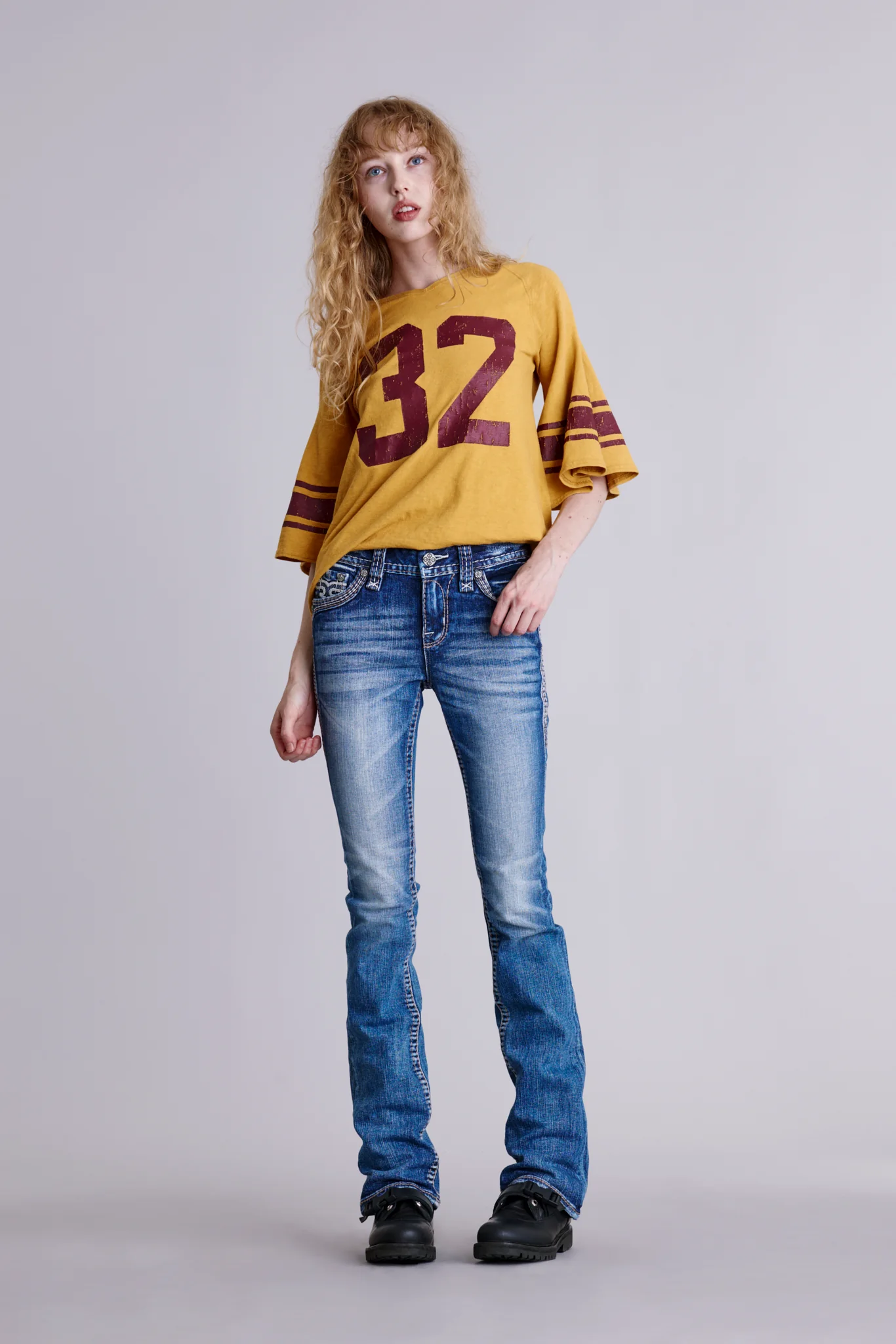 Yui Bootcut Jeans in Medium Blue