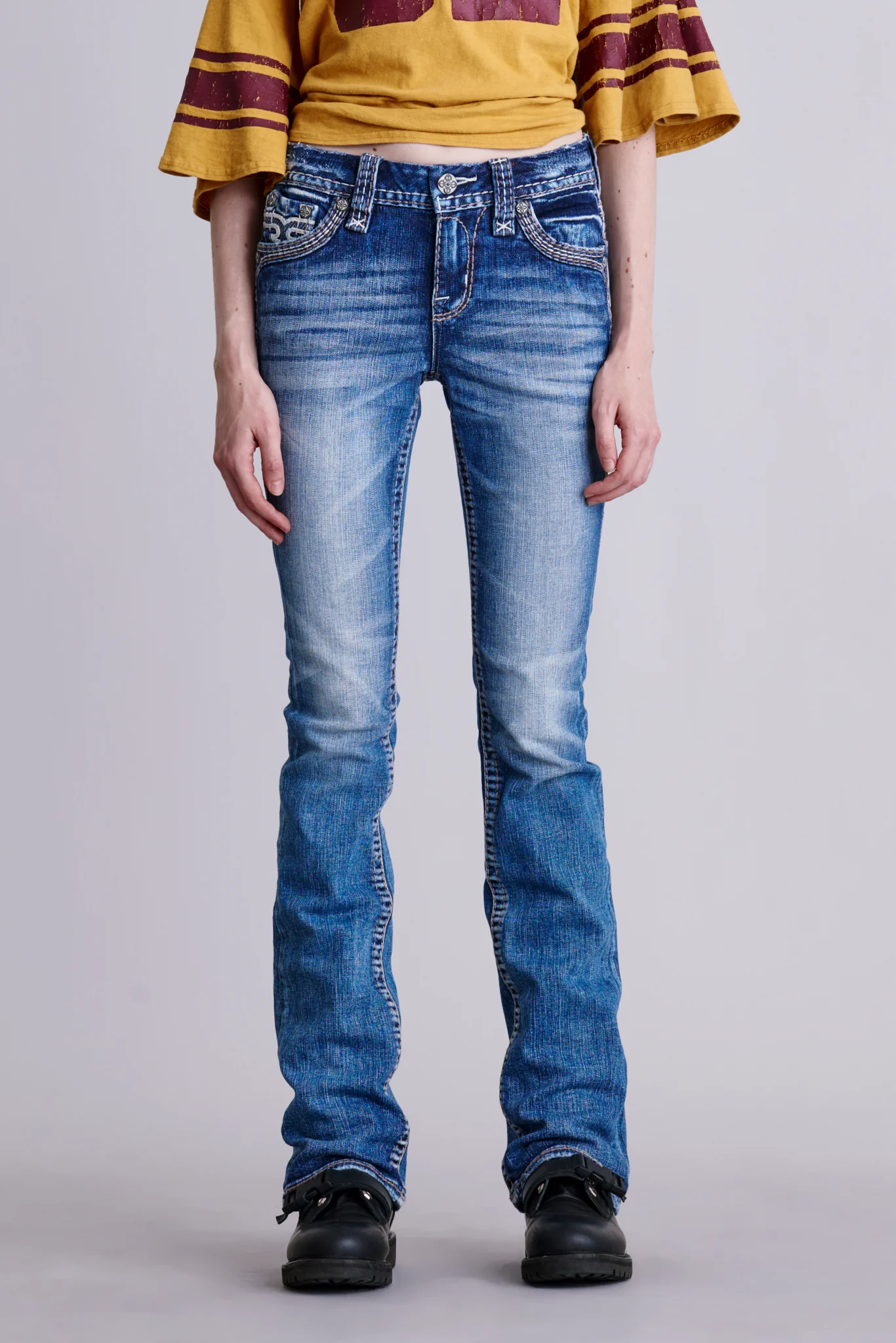 Yui Bootcut Jeans in Medium Blue - Image 3