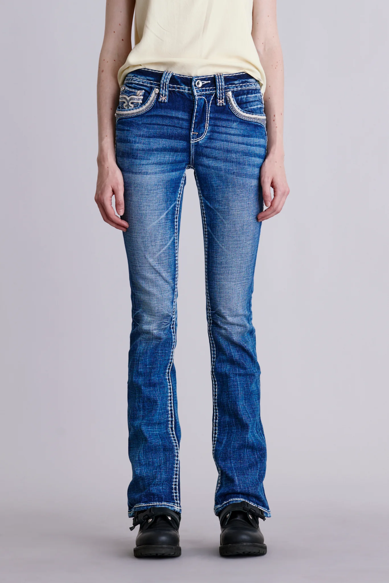 Yui Bootcut Jeans in Medium Wash - Image 3