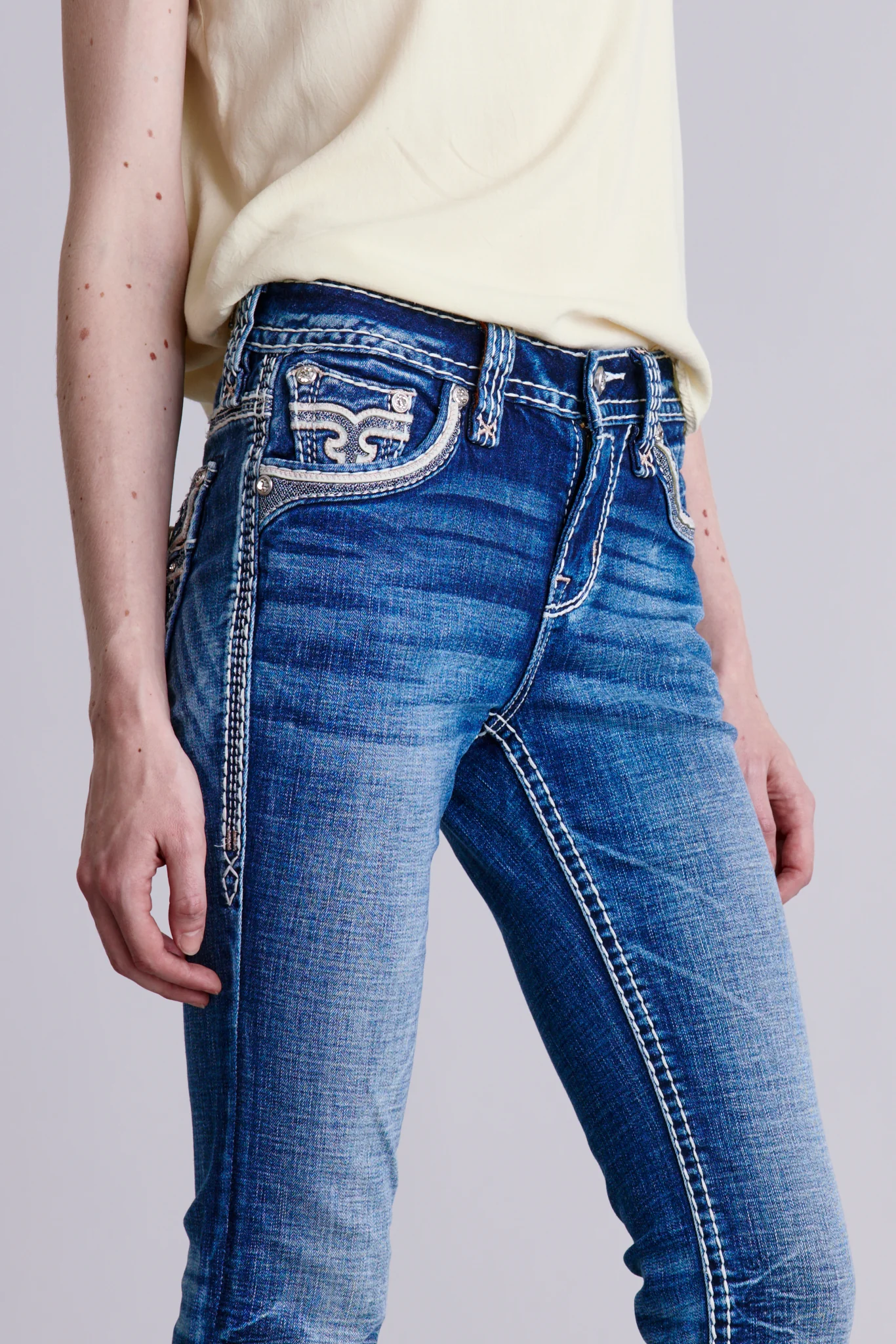 Yui Bootcut Jeans in Medium Wash - Image 4