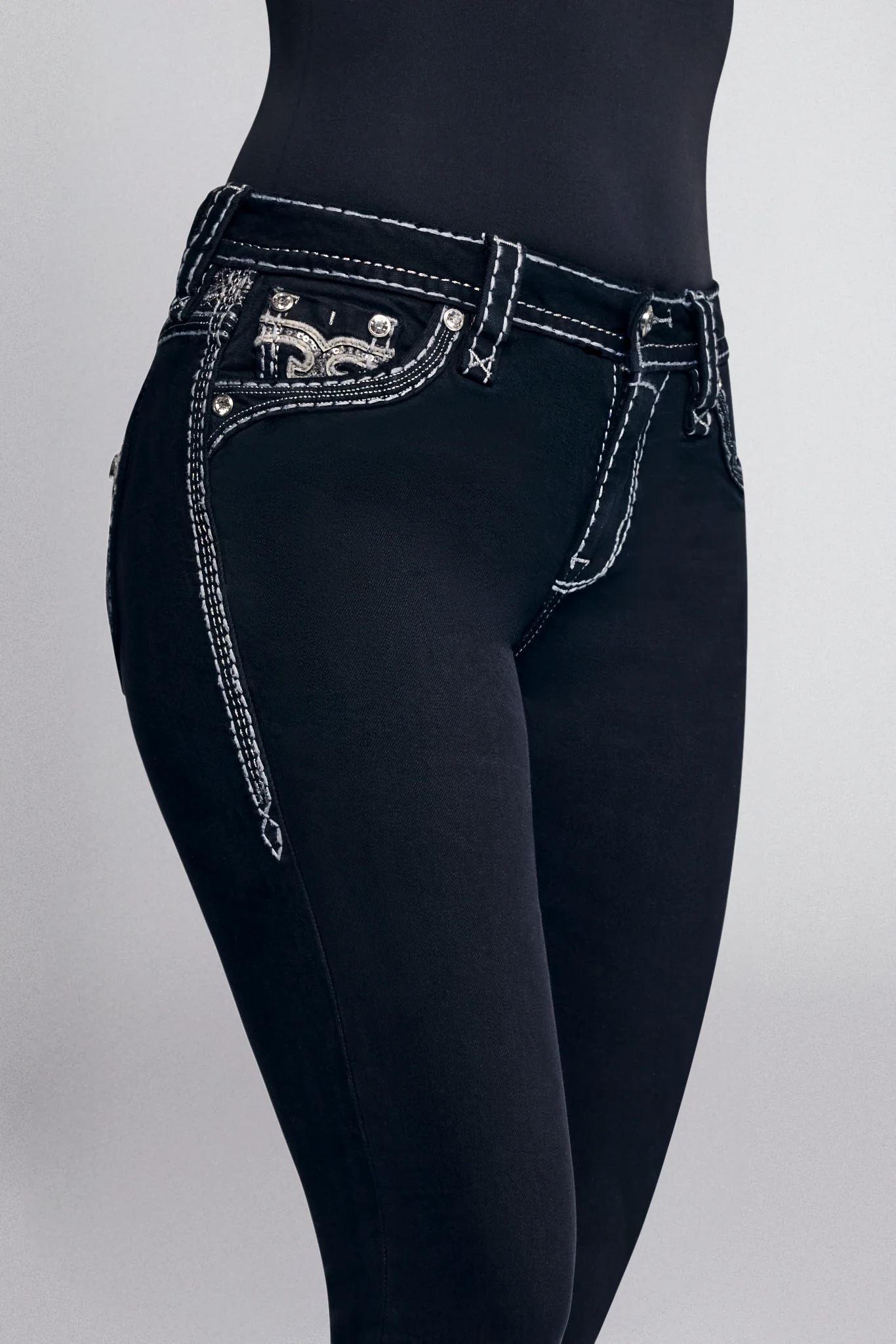 Yui Straight Jeans in Black - Image 5