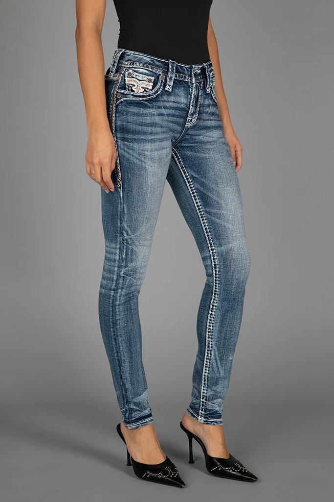 Yui Skinny Jeans in Medium Blue - Image 6