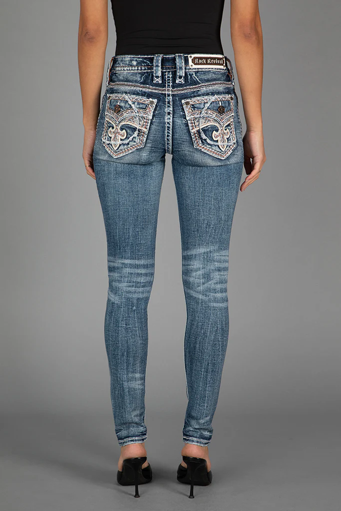 Yui Skinny Jeans in Medium Blue - Image 8