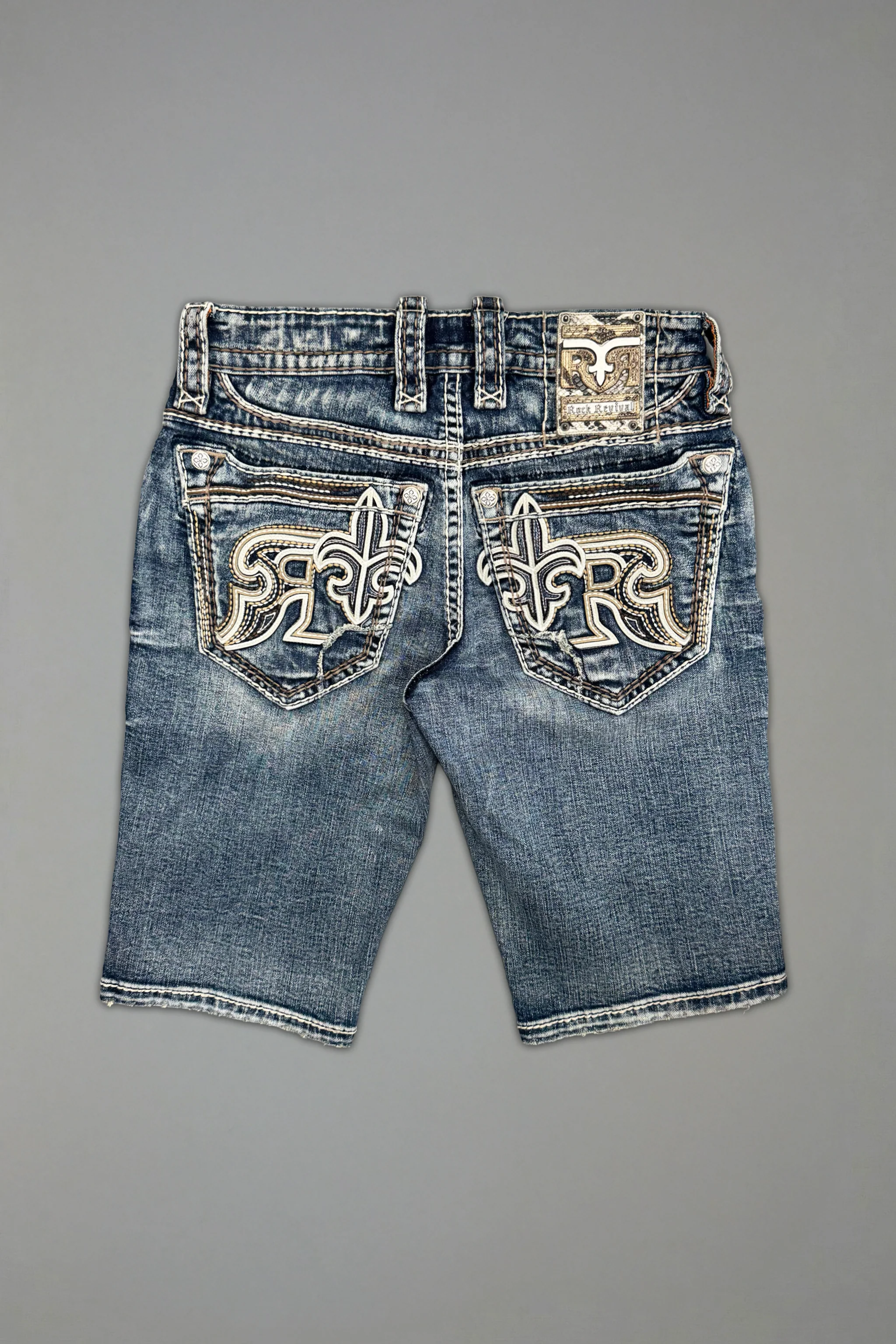 Zayn Denim Shorts in Medium Blue - Image 7
